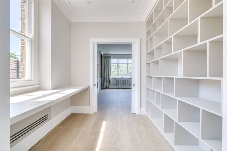 3 bedroom flat, Colehill Gardens, Fulham Palace Road SW6
