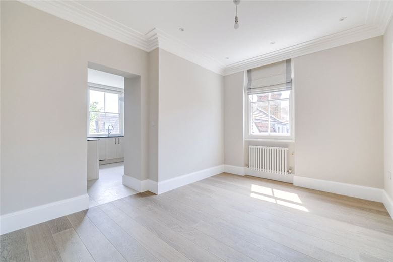 3 bedroom flat, Colehill Gardens, Fulham Palace Road SW6