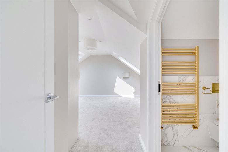 3 bedroom flat, Colehill Gardens, Fulham Palace Road SW6