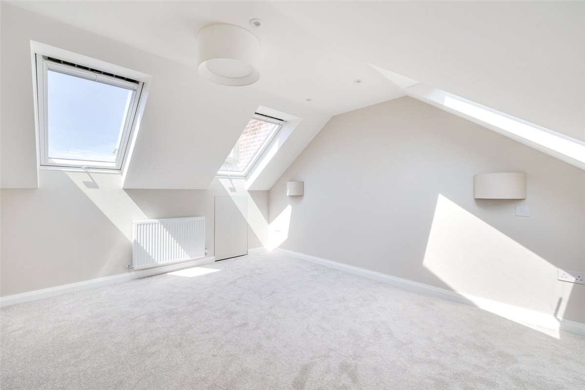 3 bedroom flat, Colehill Gardens, Fulham Palace Road SW6