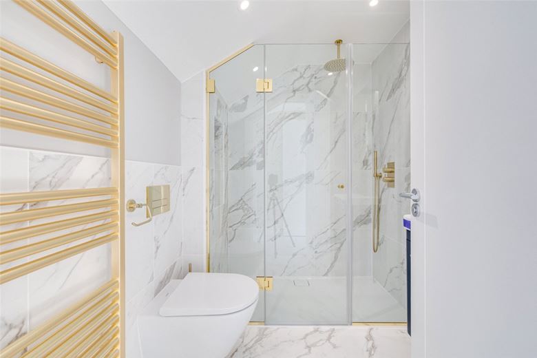 3 bedroom flat, Colehill Gardens, Fulham Palace Road SW6