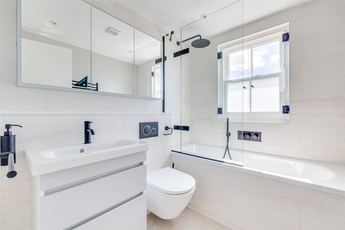 3 bedroom flat, Colehill Gardens, Fulham Palace Road SW6