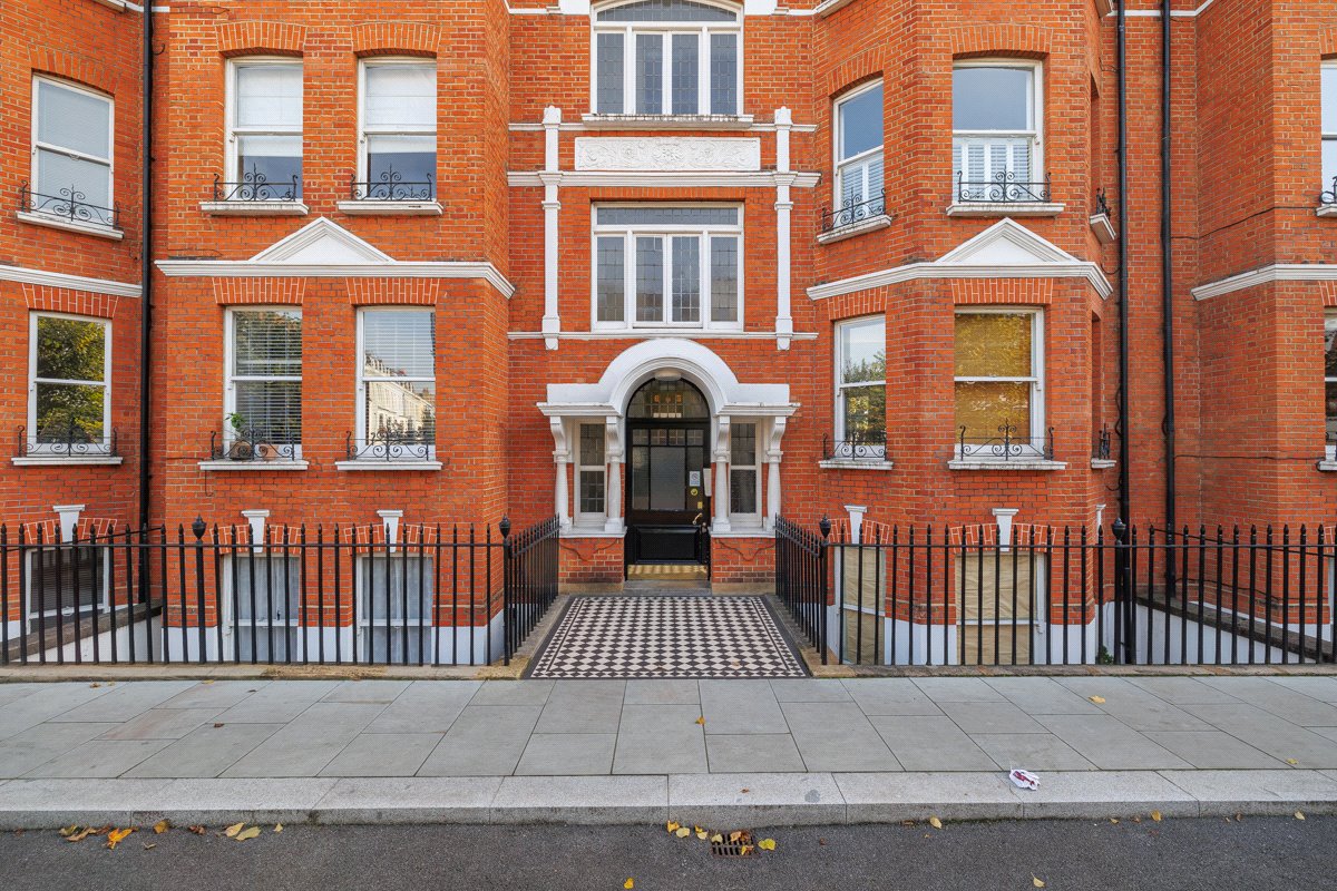 3 bedroom flat, Drive Mansions, Fulham Road SW6 - Available