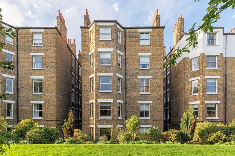 3 bedroom flat, Drive Mansions, Fulham Road SW6 - Available