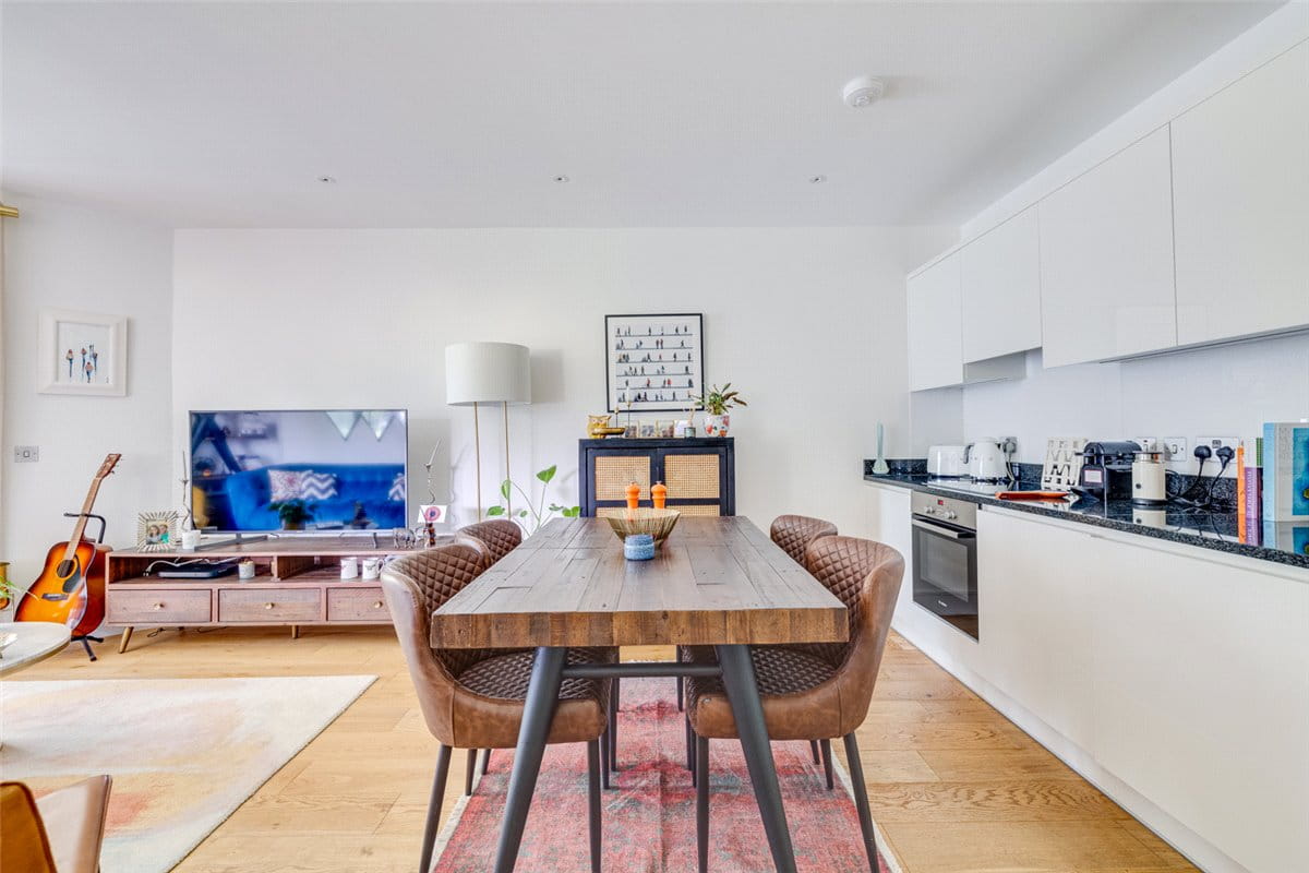 2 bedroom flat, Lillie Road, London SW6 - Available