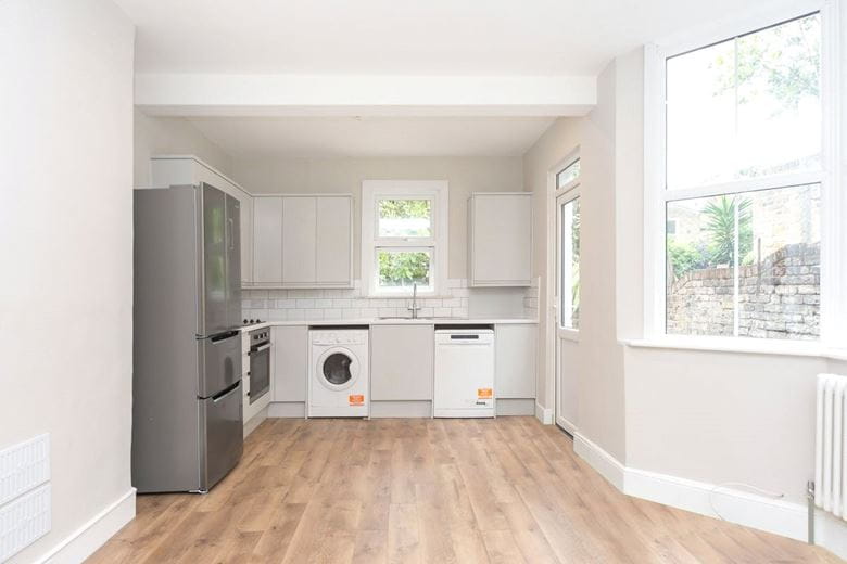 2 bedroom flat, Racton Road, London SW6 - Available