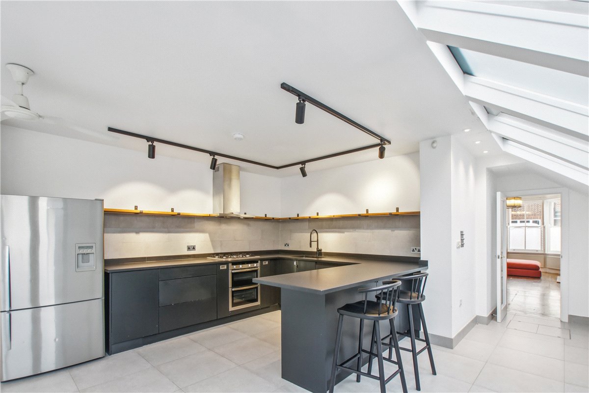 3 bedroom house, Colehill Lane, London SW6 - Available