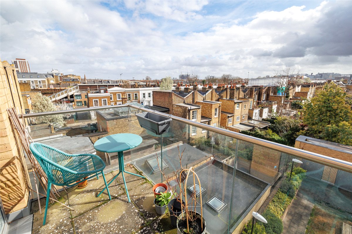 2 bedroom flat, Sharp House, 91 Goldhawk Road W12 - Available