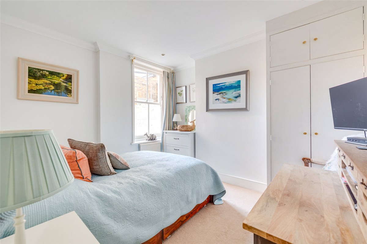 2 bedroom flat, Kingwood Road, London SW6 - Let Agreed
