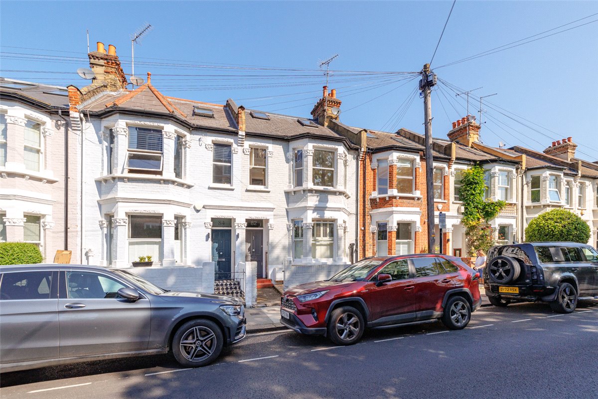 2 bedroom flat, Kingwood Road, London SW6 - Let Agreed