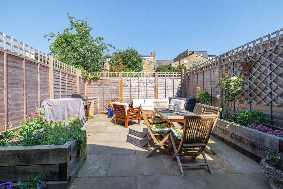 2 bedroom flat, Kingwood Road, London SW6 - Let Agreed