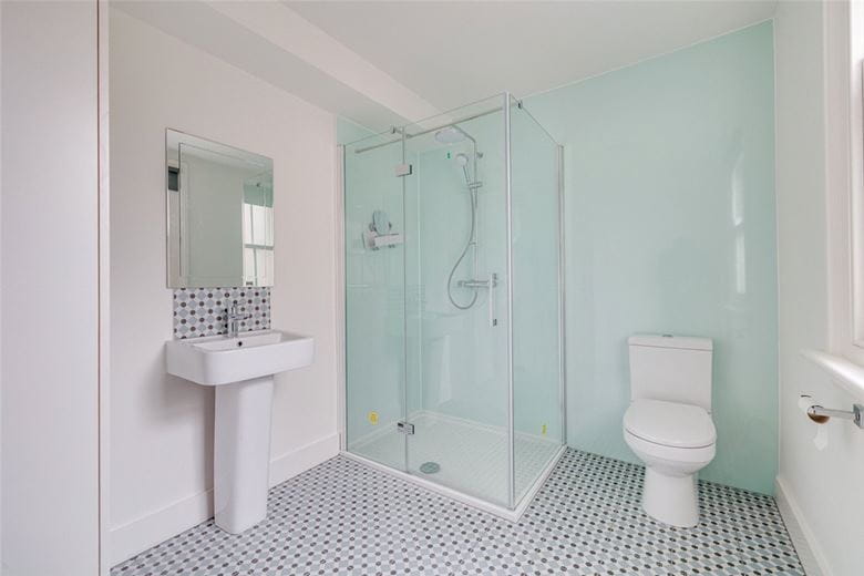 3 bedroom flat, Westcroft Square, London W6 - Available