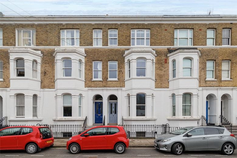 3 bedroom flat, Westcroft Square, London W6 - Available