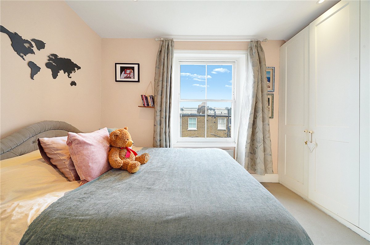 1 bedroom flat, Castletown Road, London W14 - Let Agreed