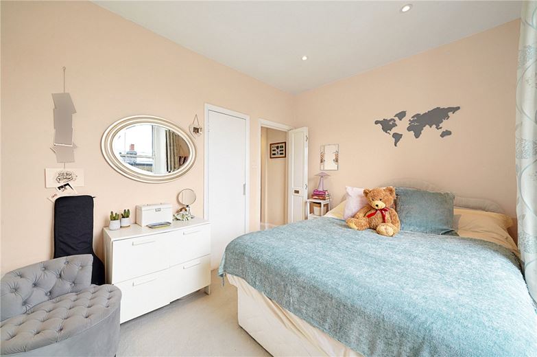 1 bedroom flat, Castletown Road, London W14 - Let Agreed