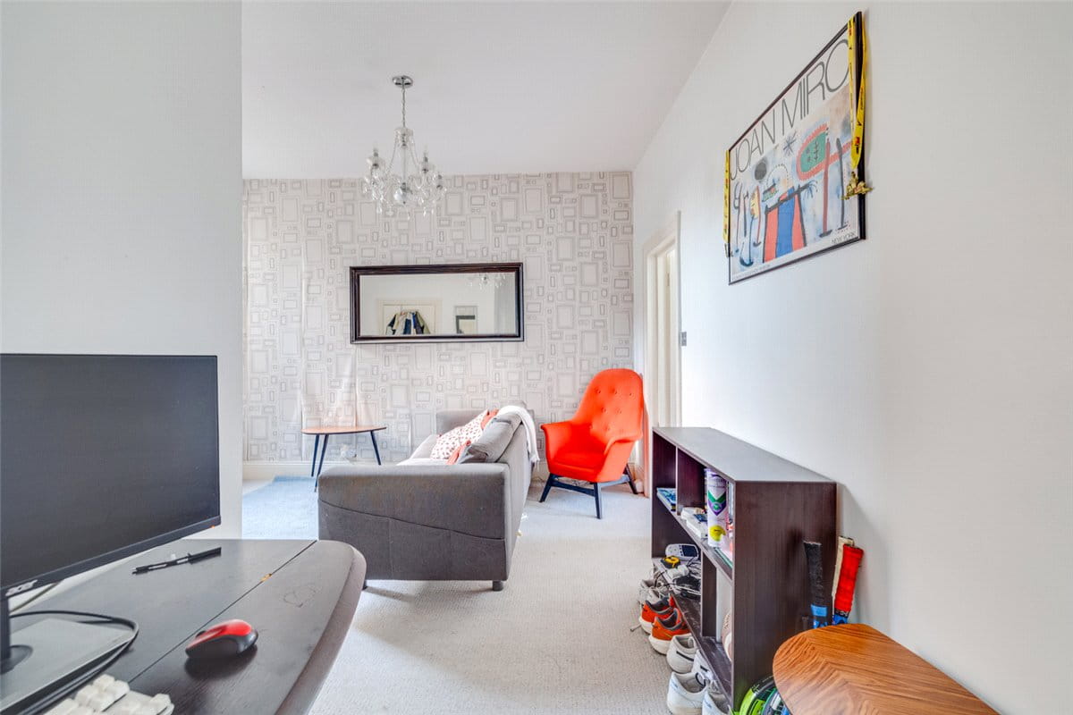 2 bedroom flat, Fulham Road, London SW6 - Available