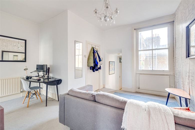2 bedroom flat, Fulham Road, London SW6 - Available
