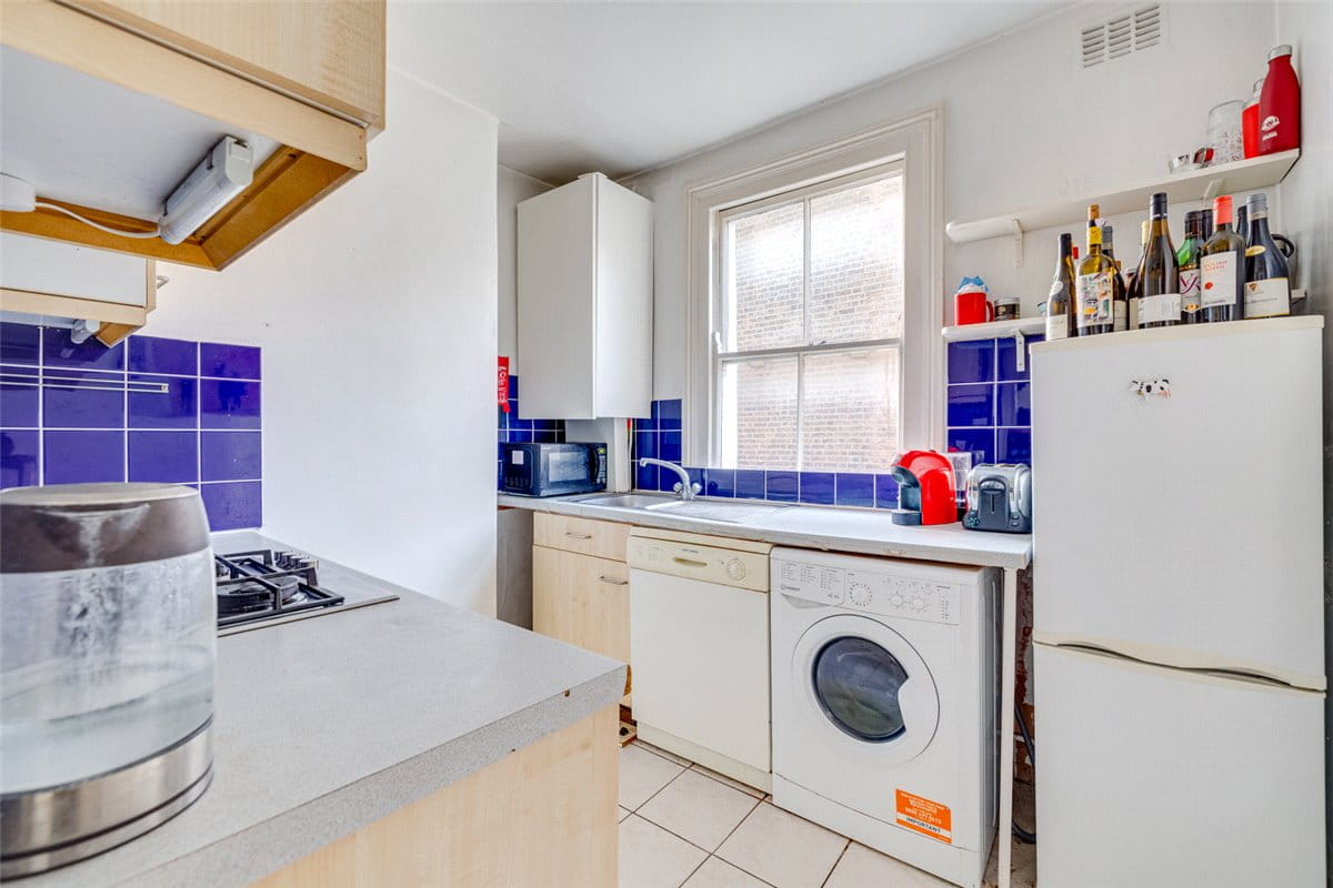 2 bedroom flat, Fulham Road, London SW6 - Available