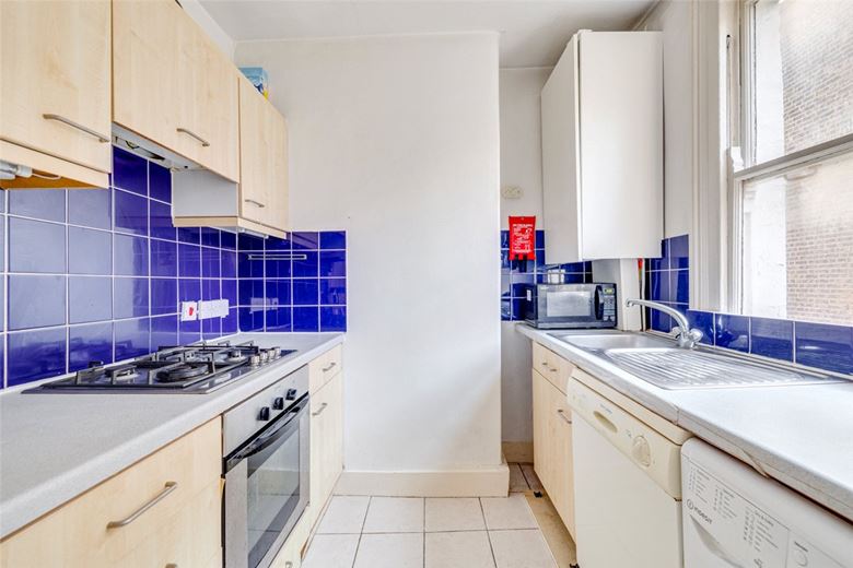 2 bedroom flat, Fulham Road, London SW6 - Available