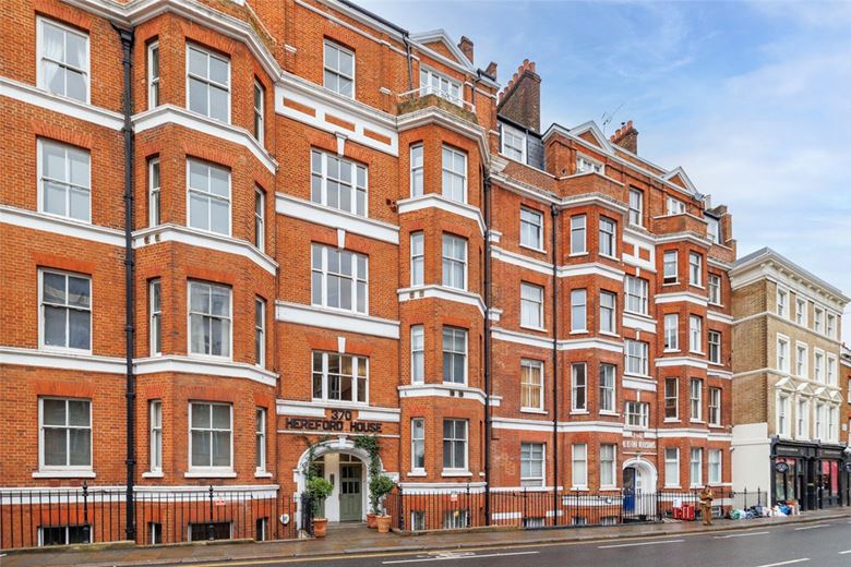 2 bedroom flat, Fulham Road, London SW10 - Let Agreed