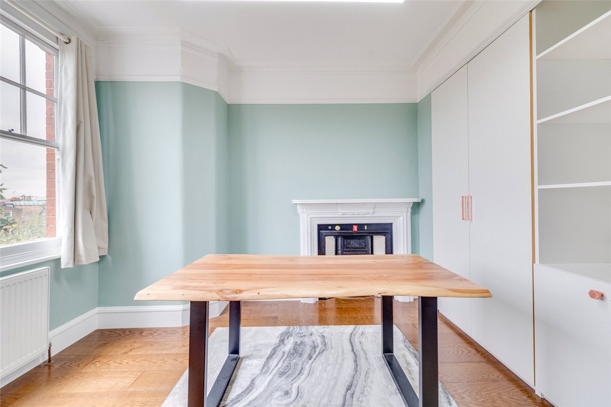 3 bedroom flat, Arundel Mansions, Kelvedon Road SW6 - Let Agreed