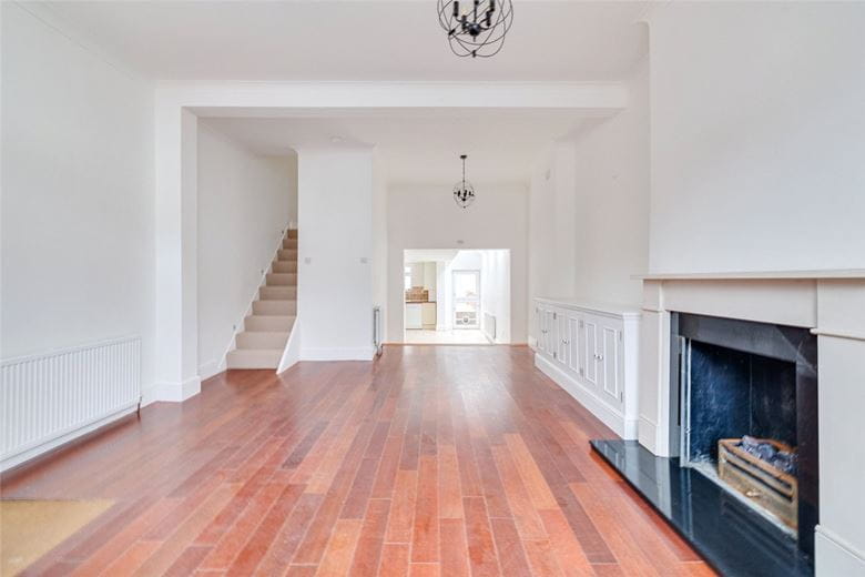 4 bedroom house, Hannell Road, London SW6 - Available