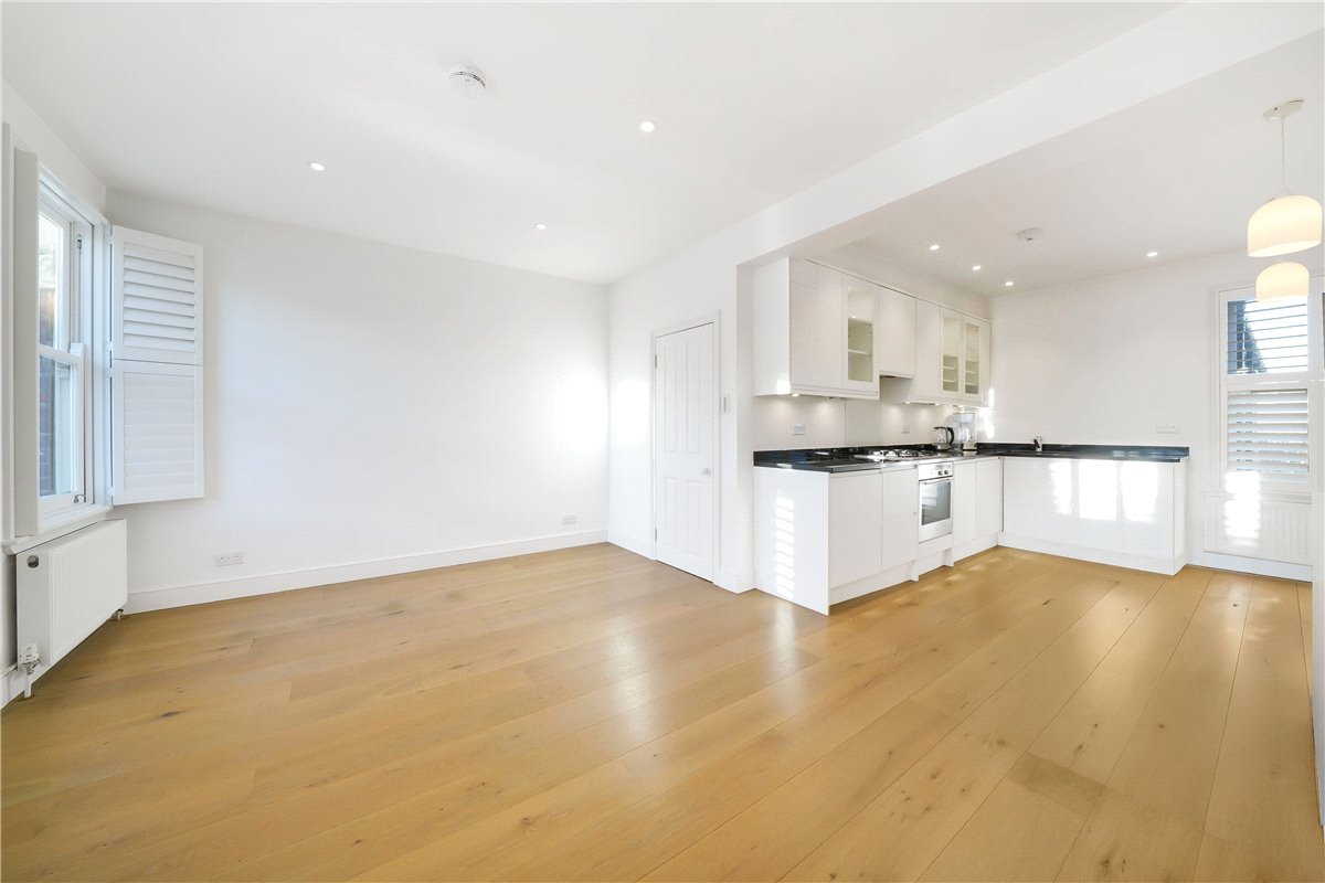 2 bedroom flat, Langthorne Street, London SW6