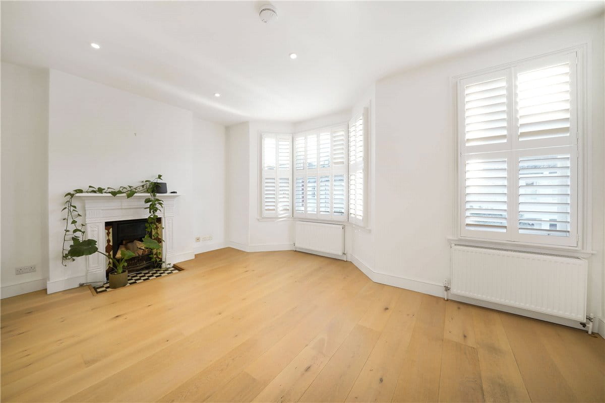 2 bedroom flat, Langthorne Street, London SW6