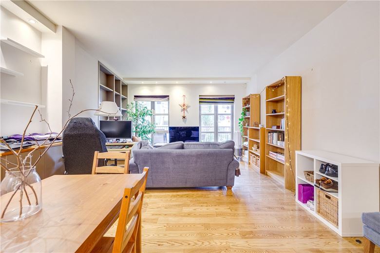 2 bedroom flat, Farm Lane, London SW6 - Let Agreed