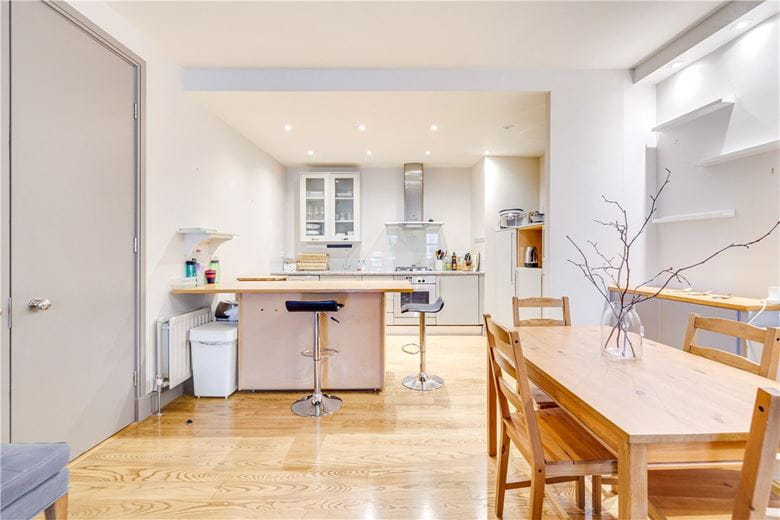 2 bedroom flat, Farm Lane, London SW6 - Let Agreed