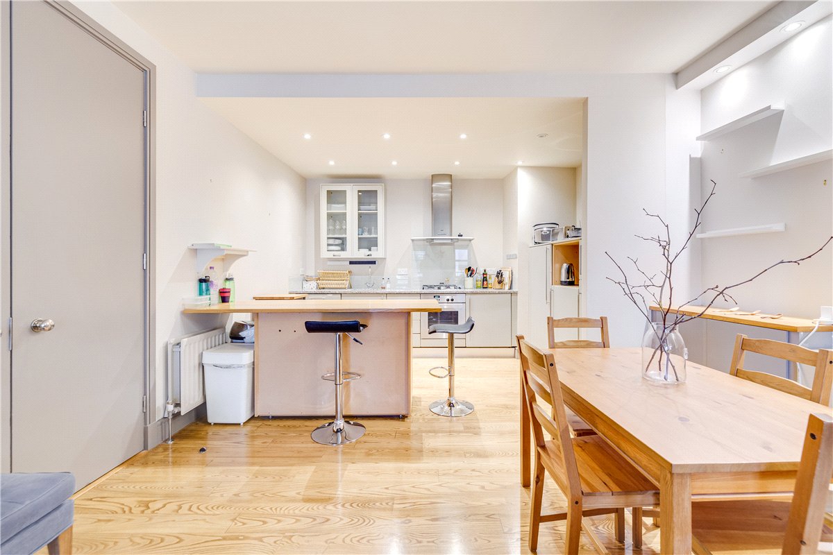 2 bedroom flat, Farm Lane, London SW6 - Let Agreed