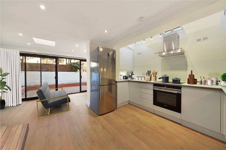 2 bedroom flat, Bishops Road, London SW6 - Let Agreed