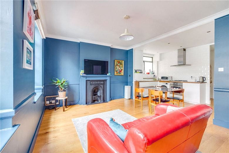 2 bedroom flat, Crabtree Lane, London SW6 - Let Agreed