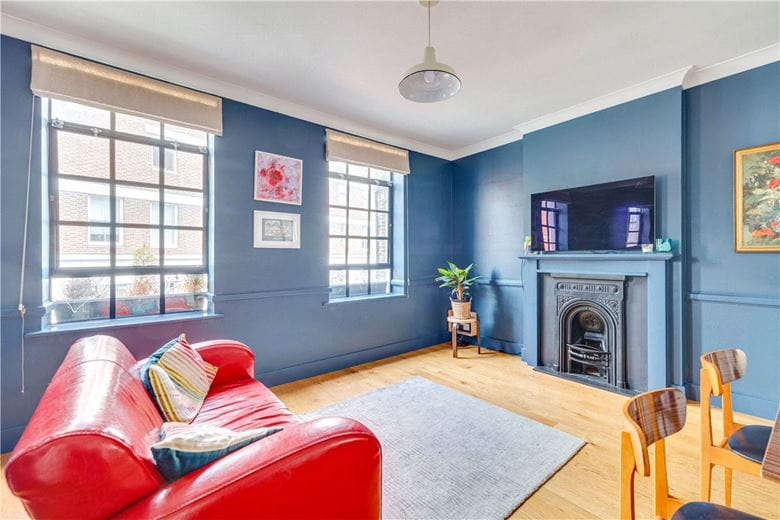 2 bedroom flat, Crabtree Lane, London SW6 - Let Agreed