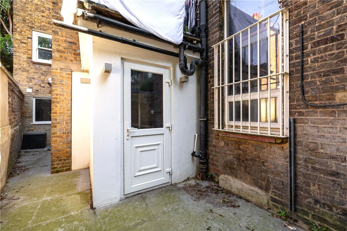 1 bedroom flat, Effie Road, London SW6 - Let Agreed