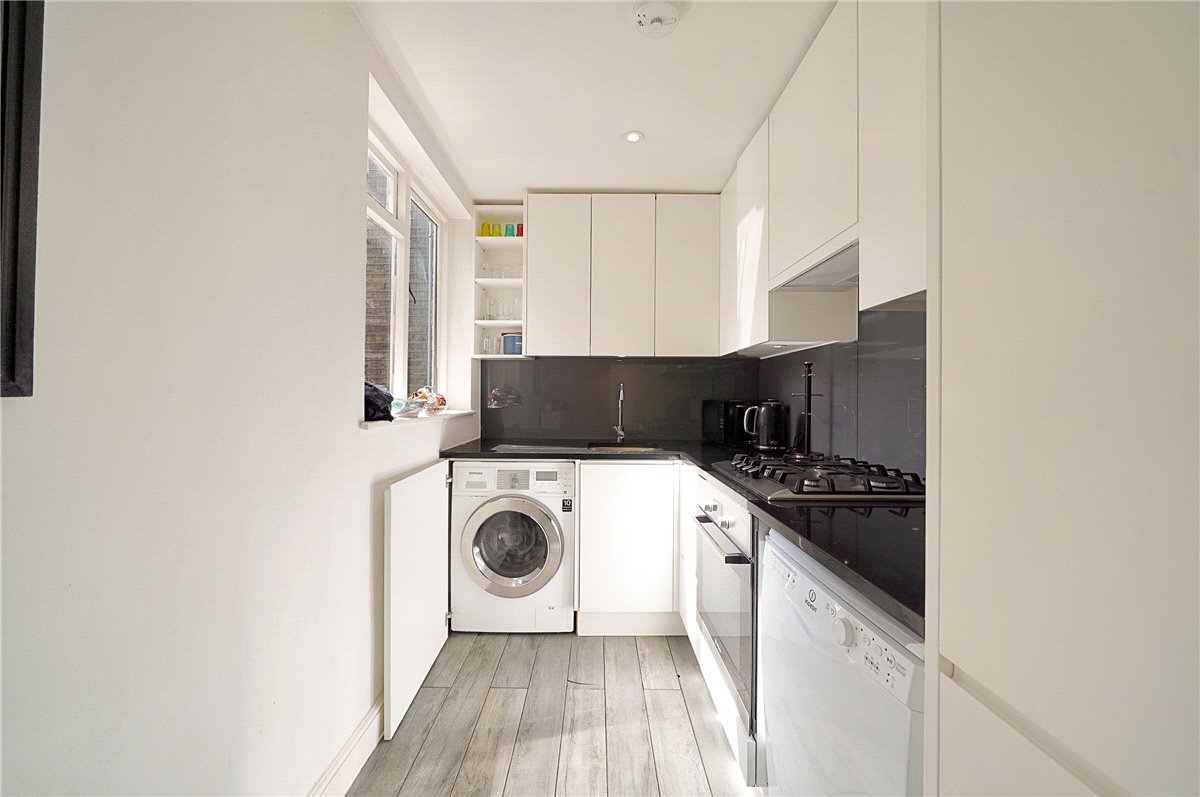 2 bedroom flat, Rigault Road, London SW6 - Let Agreed