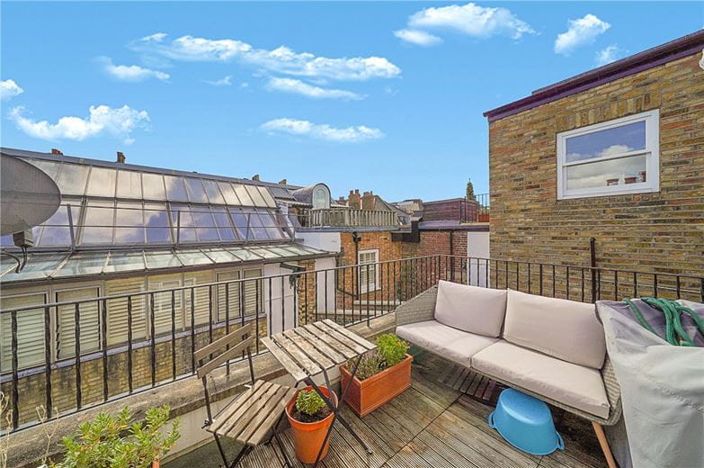 2 bedroom flat, Rigault Road, London SW6 - Let Agreed
