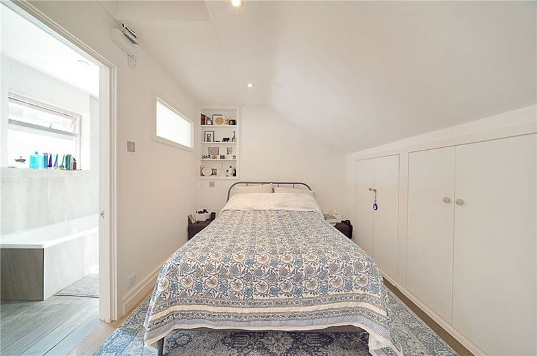 2 bedroom flat, Rigault Road, London SW6 - Let Agreed