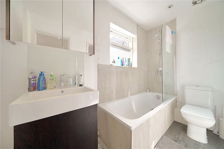 2 bedroom flat, Rigault Road, London SW6 - Let Agreed