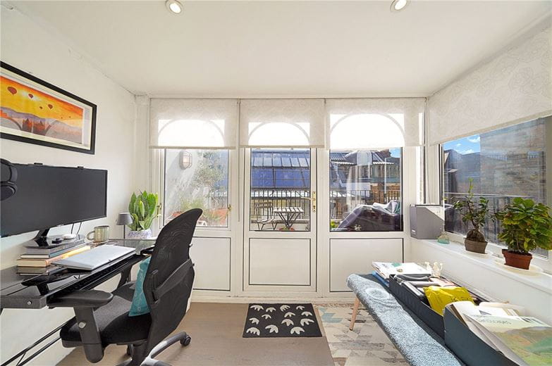 2 bedroom flat, Rigault Road, London SW6 - Let Agreed