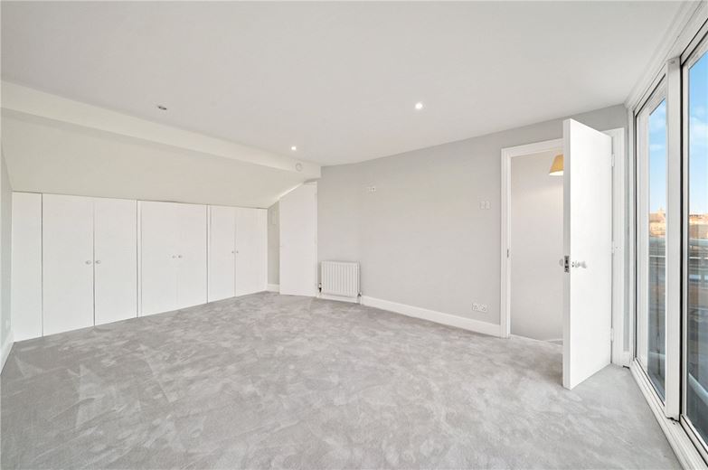 4 bedroom house, Alderville Road, London SW6 - Available