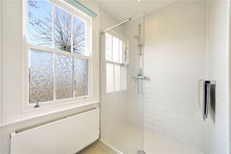 2 bedroom maisonette, Westcroft Square, London W6 - Available