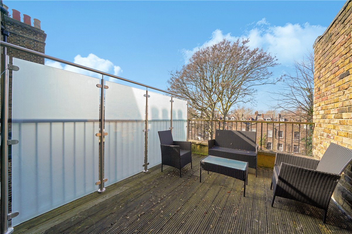 2 bedroom maisonette, Westcroft Square, London W6 - Available
