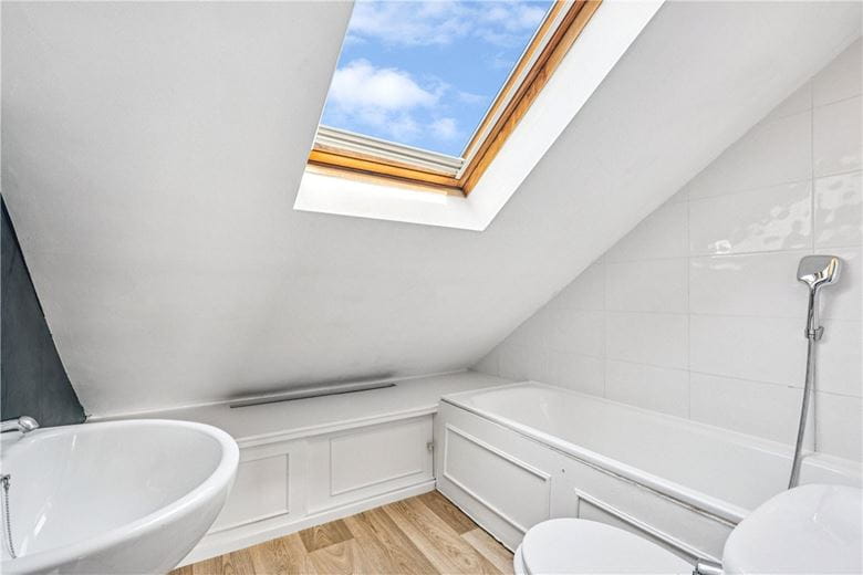 3 bedroom flat, Queensmill Road, London SW6 - Available