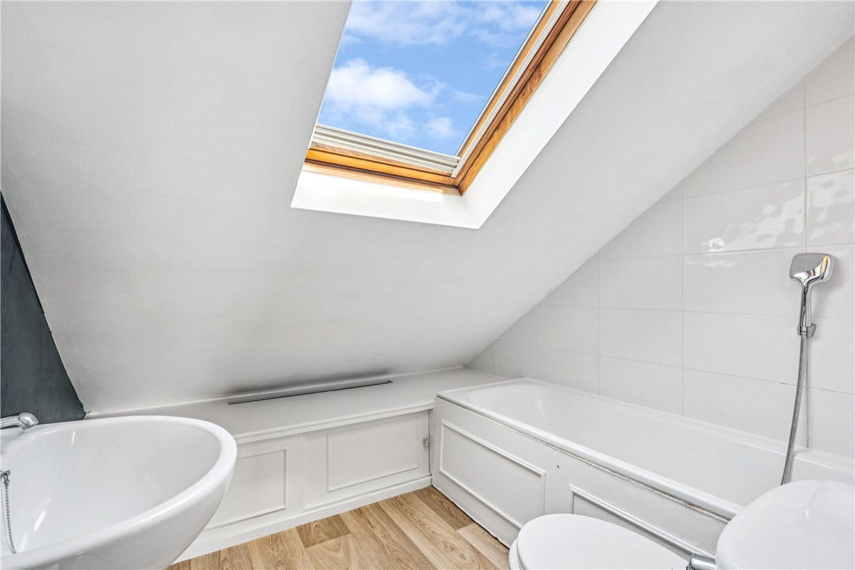 3 bedroom flat, Queensmill Road, London SW6 - Available