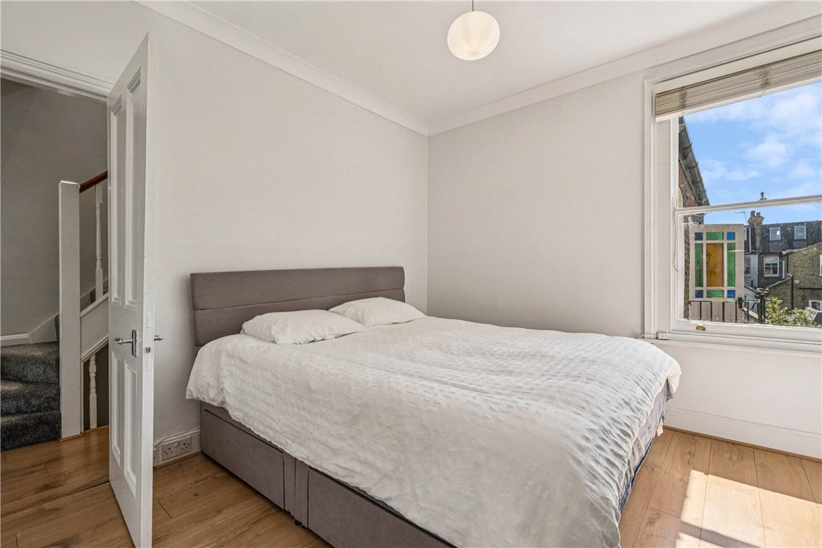 3 bedroom flat, Queensmill Road, London SW6 - Available