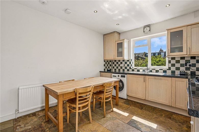 3 bedroom flat, Queensmill Road, London SW6 - Available