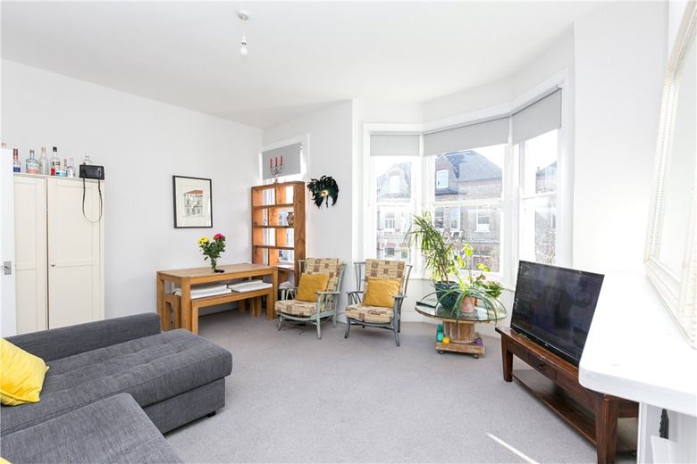 1 bedroom flat, Cromford Road, London SW18 - Available