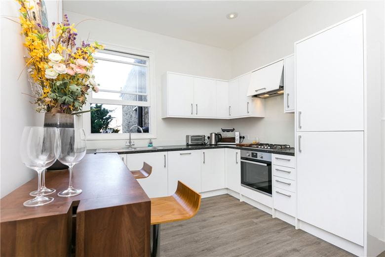 1 bedroom flat, Cromford Road, London SW18 - Available