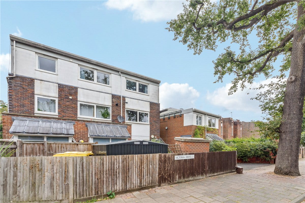 2 bedroom flat, Victoria Drive, London SW19 - Available